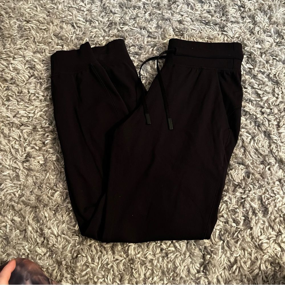 Lululemon it’s rulu run black joggers size 4